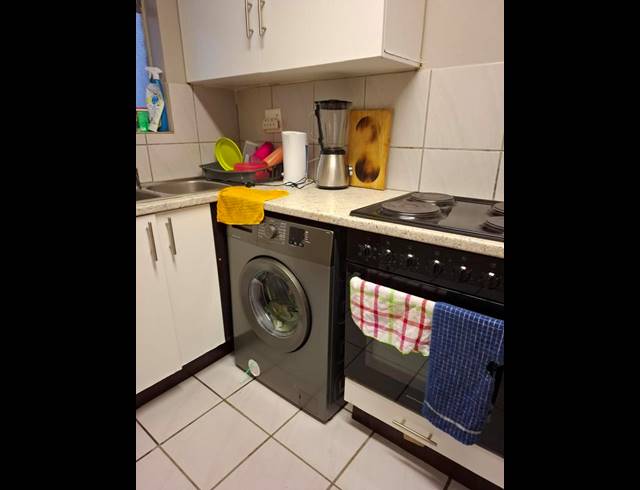 2 BEDROOM APARTMENT FOR SALE IN ROOIHUISKRAAL NORTH